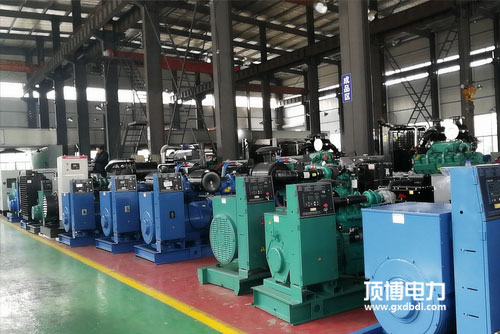 警告：柴油發(fā)電機組缺水過熱時，禁止立即加冷卻水