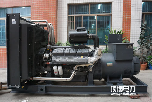 800KW無動(dòng)柴油發(fā)電機(jī)組選配科浦發(fā)電機(jī)深??刂破骷夹g(shù)參數(shù)