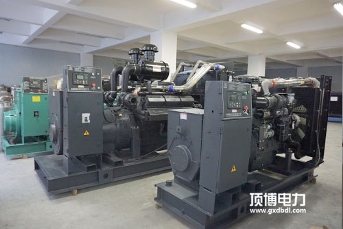 為什么大功率柴油發(fā)電機(jī)組選擇并聯(lián)？并聯(lián)有什么優(yōu)點(diǎn)