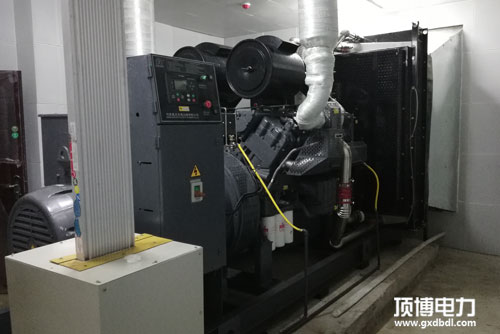 廠家詳細解說柴油發(fā)電機油箱位置的高度要求?